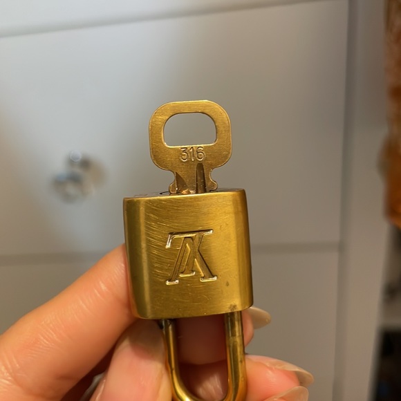 Authentic Louis Vuitton Lock with Keys. 💕 - Picture 3 of 6